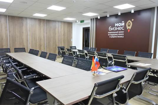 Фото перегородки в раздвинутом виде (конференц-зал).