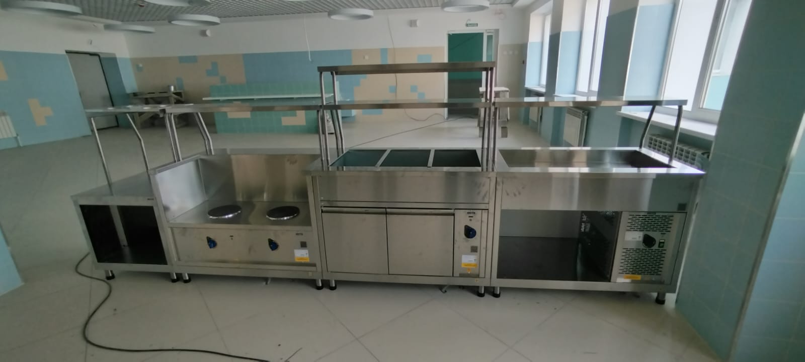 Тепловое, нейтральное и холодильное оборудование для МБОУ «Сергиевская средняя общеобразовательная школа» Губкинского района Белгородской области. Монтаж линии раздачи: прилавок для столовых приборов ПСП-70КМ, прилавок холодильный ПВВ(Н)-70КМ-02-НШ, мармит 1-х блюд ПМЭС-70КМ, мармит 2-х блюд ПМЭС-70КМ-60 торговой марки «Abat», АО «Чувашторгтехника», страна – производства Россия (июнь 2024). Тепловое, нейтральное и холодильное оборудование для МБОУ «Сергиевская средняя общеобразовательная школа» Губкинского района Белгородской области. Монтаж линии раздачи: прилавок для столовых приборов ПСП-70КМ, прилавок холодильный ПВВ(Н)-70КМ-02-НШ, мармит 1-х блюд ПМЭС-70КМ, мармит 2-х блюд ПМЭС-70КМ-60 торговой марки «Abat», АО «Чувашторгтехника», страна – производства Россия (июнь 2024).